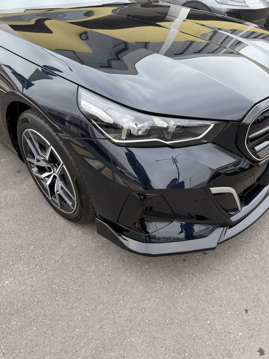 Bmw i5 40L +dop opsiya Televizorli 2025-Yil 14.700 Probeg