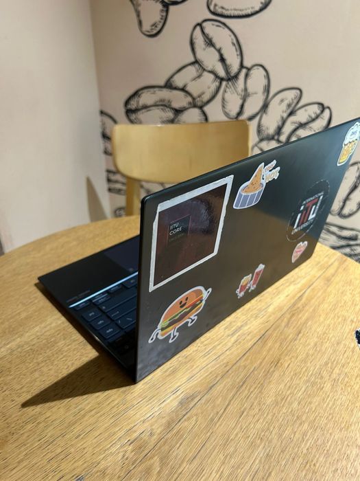 Продам комплект: Asus Zenbook 14 + iPhone 13.