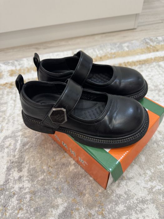 Продается детская обувь