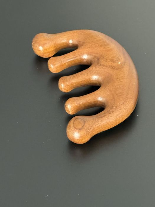 Гребень гуаша из сандалового дерева