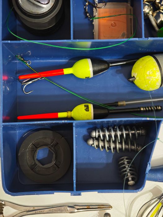 Trusă completă de pescuit – lansete, mulinete, accesorii