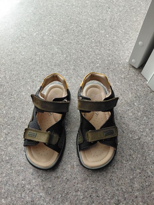 Продам сандалии детские