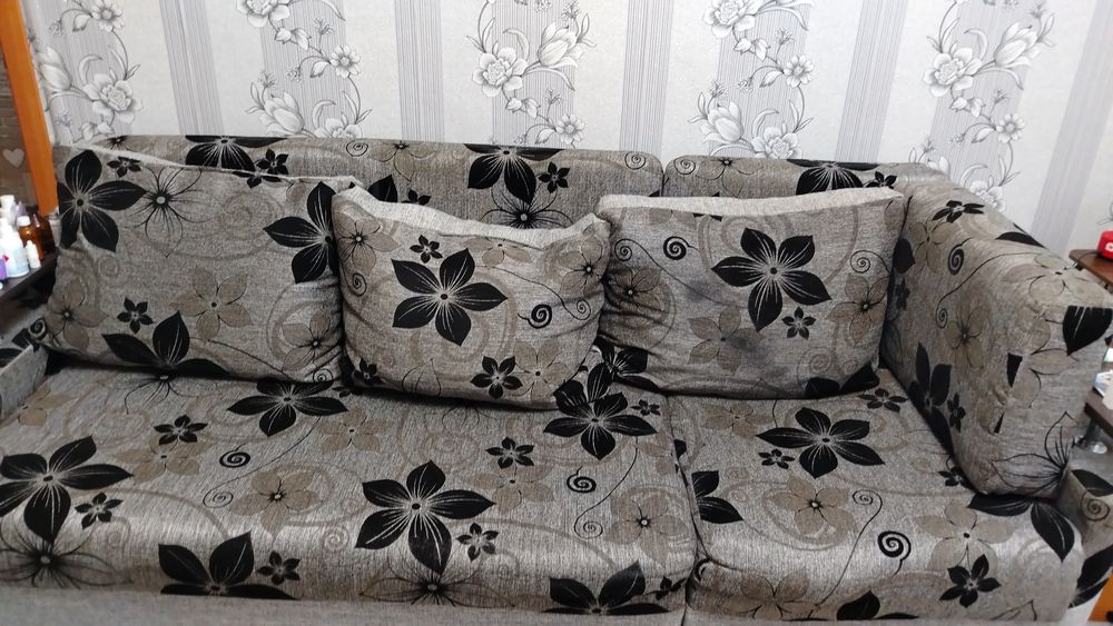 Продам диван с пуфом