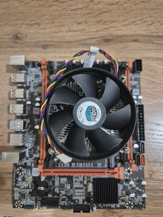 В продаже мать.плата на xeon