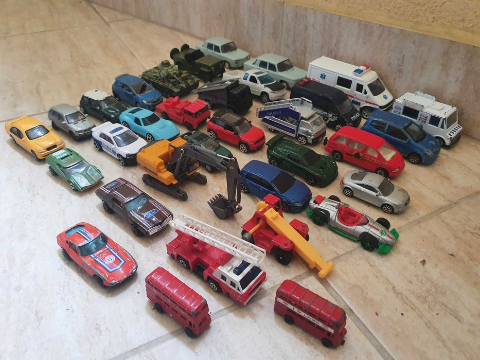 Метални колички на различни производители