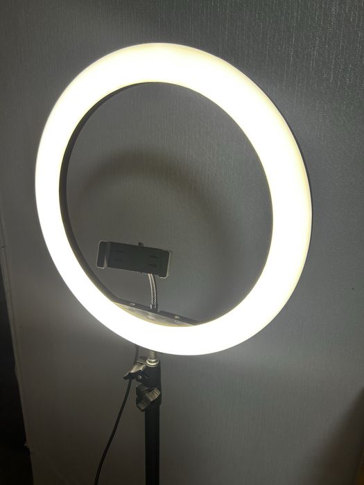 Продам кольцевую лампу