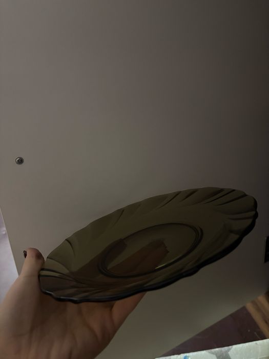 тарелки и чайные кружки сервиз