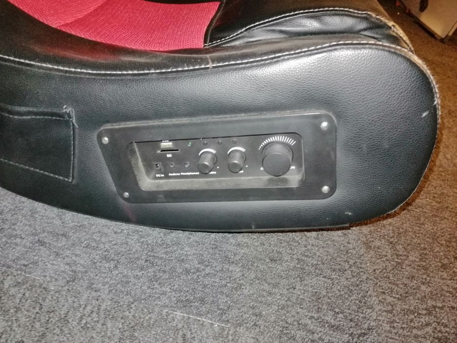 Scaun gaming balansoar cu boxe