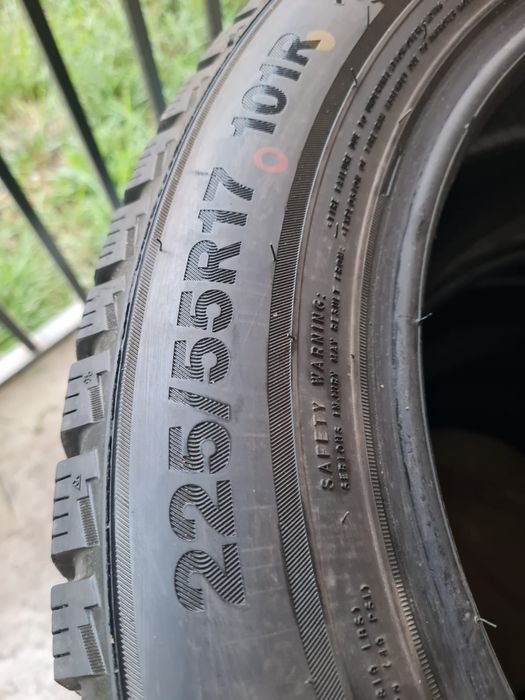 Продам резины зимние .