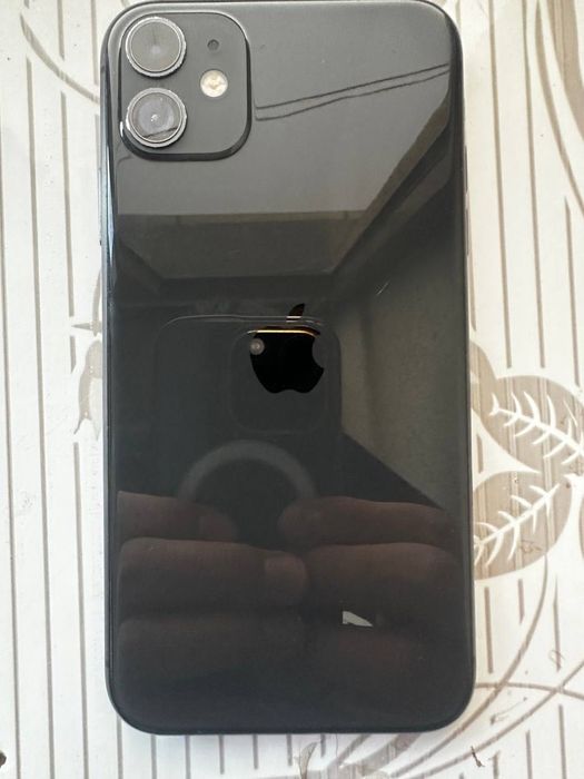 iPhone 11  64 GB