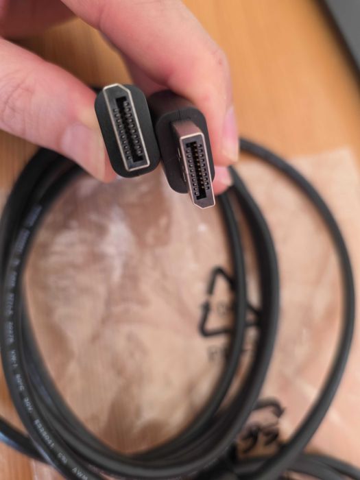 Cablu DisplayPort si HDMI