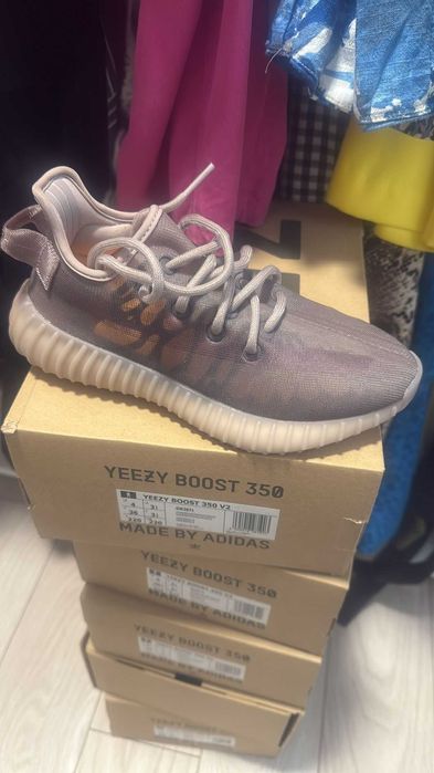 Adidasi Yeezy Boost 350 si YzY 350 V2