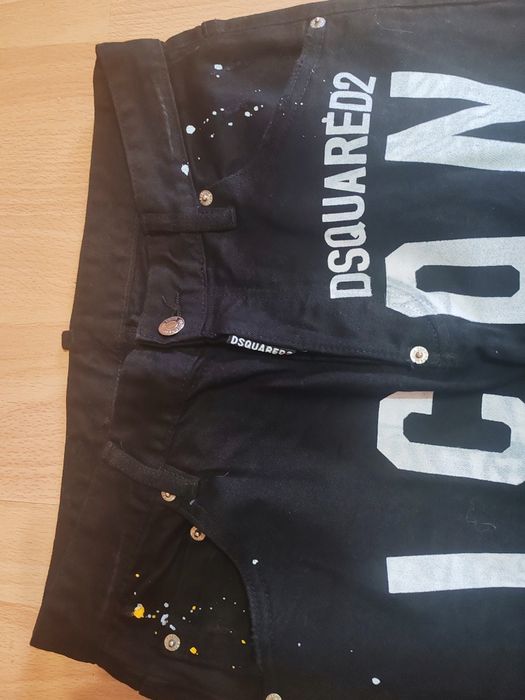 Vând blugi DsQuared2