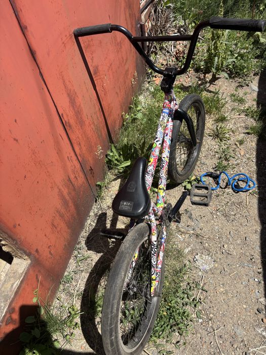 Bmx велосипед для трюкового катания.