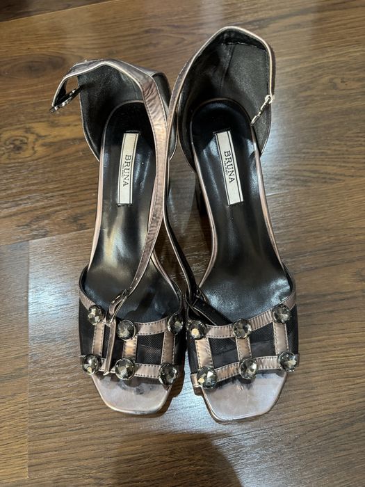 Женские босоножки