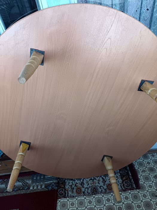 Продам круглый стол