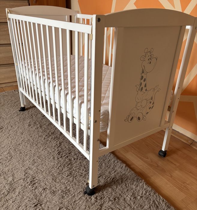 Pătuț bebe din lemn masiv 120x60cm cu roți și laterală culisantă