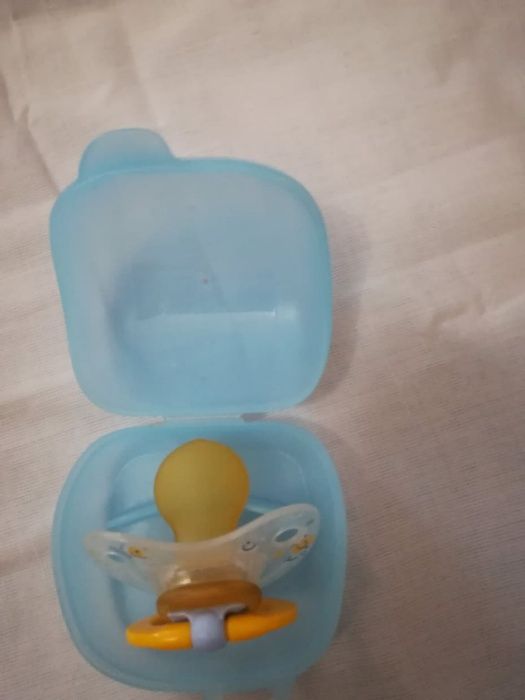 Термометър за вана, бебешка четка за коса, клипс и кутия за биберин