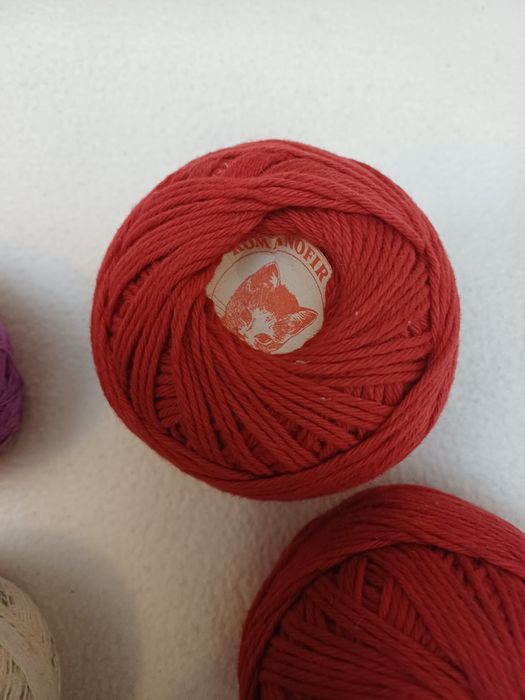 Macrame rosu si fire diverse
