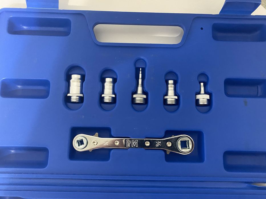 Продам  набор инструментов  для развальцовки медных труб.