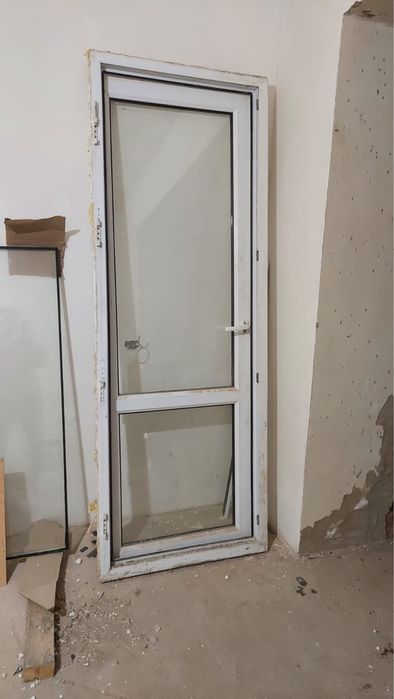 Пластиковая дверь