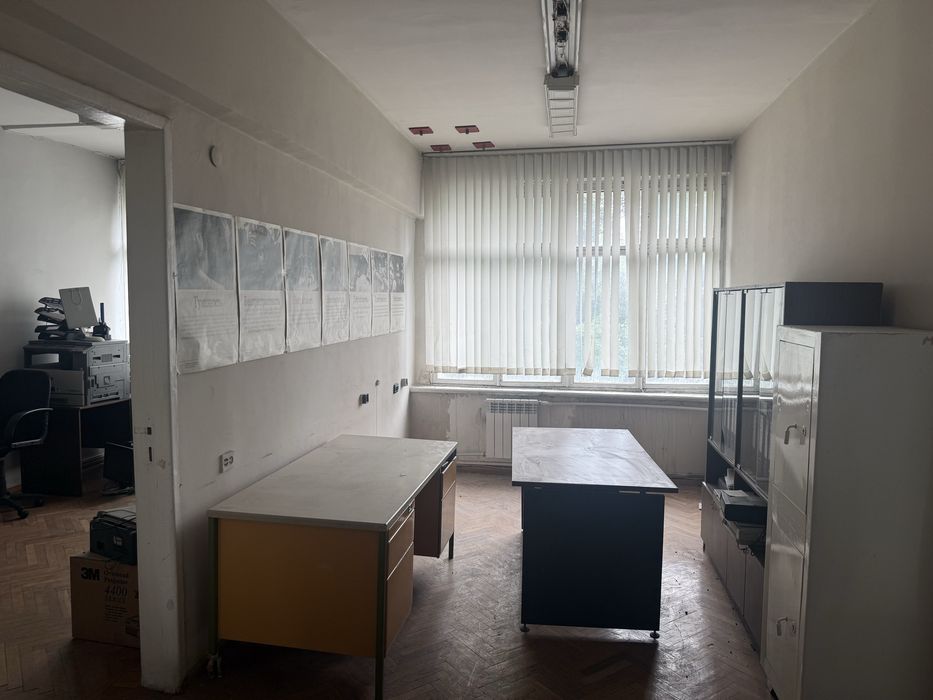 Сдаётся в аренду под офис. Ofis uchun xonalar ijaraga beriladi