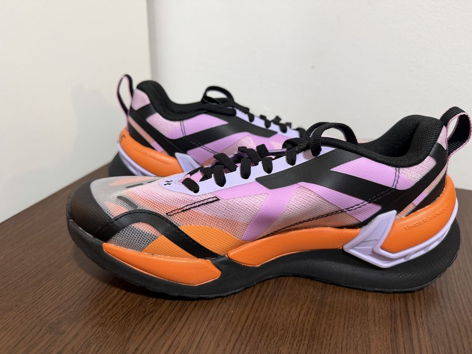 Adidasi Under Armour noi Reign XT