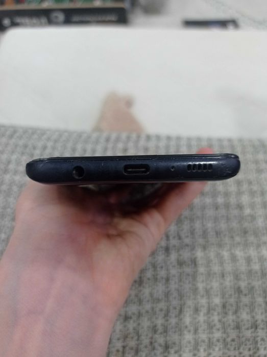 Galaxy A21s немного побитый