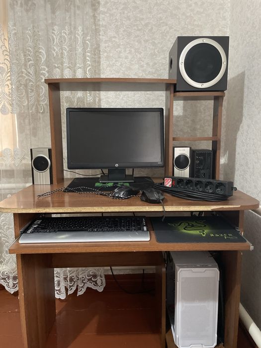 Продам компьютер в комлекте, со столом