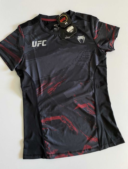 Спортни дрехи Nike, UFC ,суитшърти Star Wars ,Friends и др.