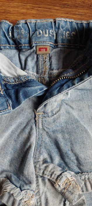 Детски къси гащи в цвят светло син.