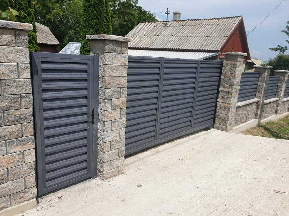 Garduri si porti din panouri stil jaluzele si alte modele disponibile