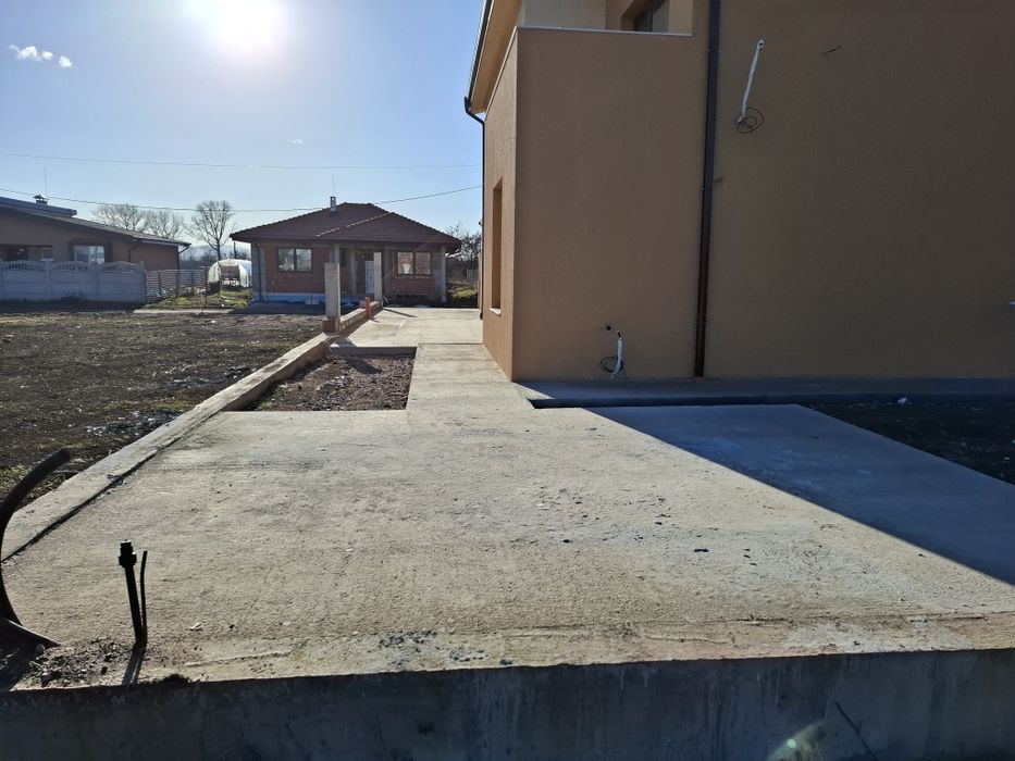 Къща в село Голяновци