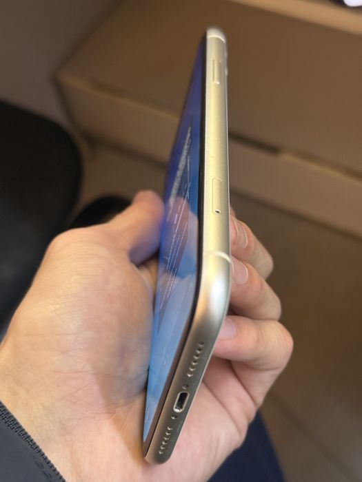 Айфон 11 с гаратей