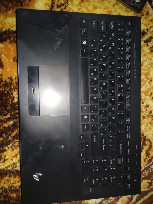 Ноутбук sony на запчасть экран клавиатура оригинал  не работает плата