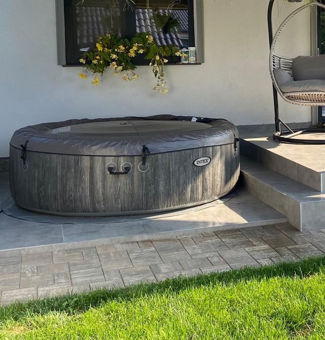 Vand: Piscină / jacuzzi gonflabil Intex cu hidromasaj și încălzire, 6 persoane