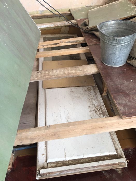 Деревянные двери со стеклом