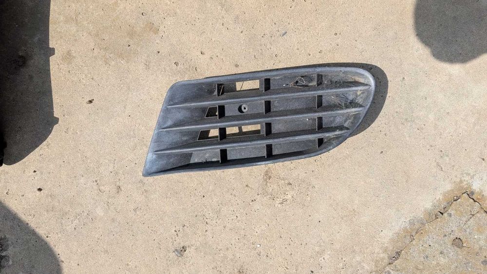Grila Proiector ceata si bandouri, bara fata Volkswagen Golf 5 Plus