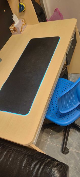 Продам стол письменный школьный cilek