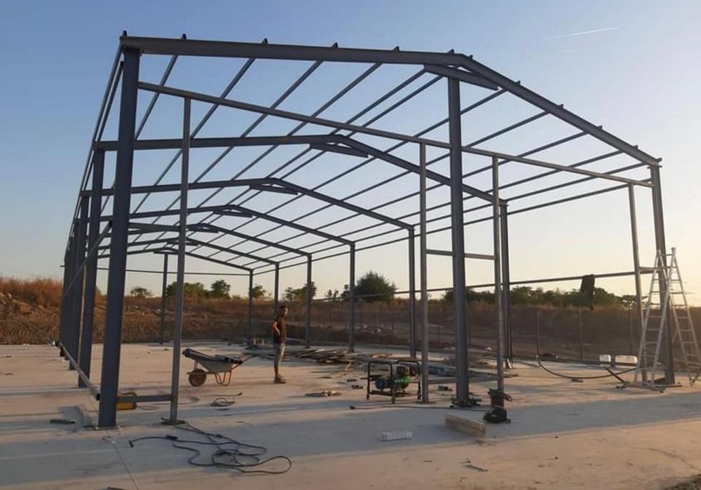 Hala metalica de vanzare structura solidă și durabilă .