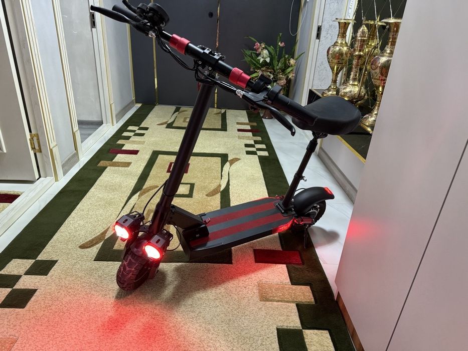 Электро самокат SKILlMЭлектро самокат SKILLMAX.
Состояние совсем новый