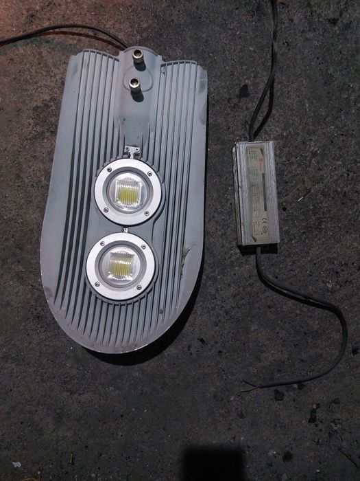 Продам прожектор хорошо светит