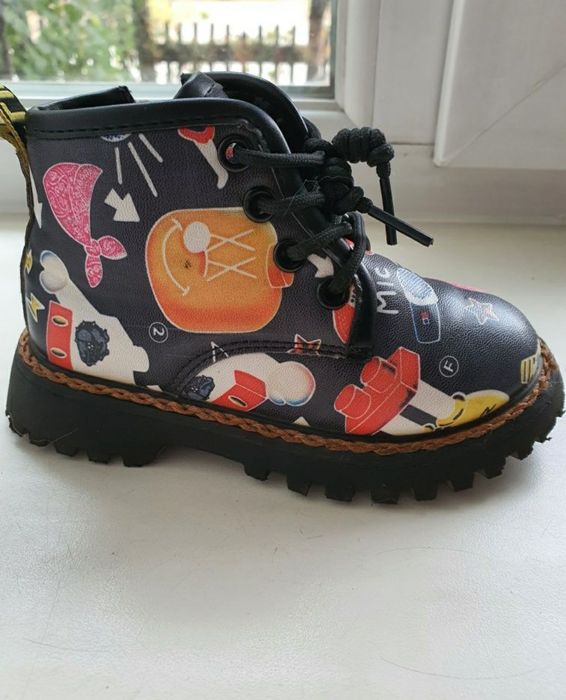 Продам обувь на девочку.