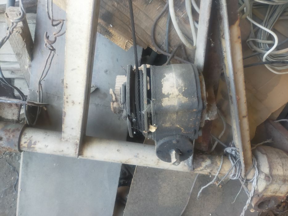 Продамм тачку и подъемник