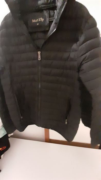 Vind două geci băieți.