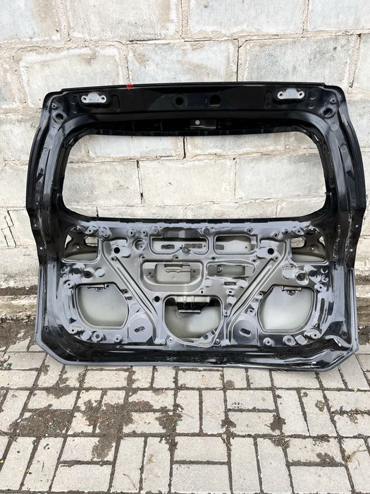 Дверь багажника на РАФ4