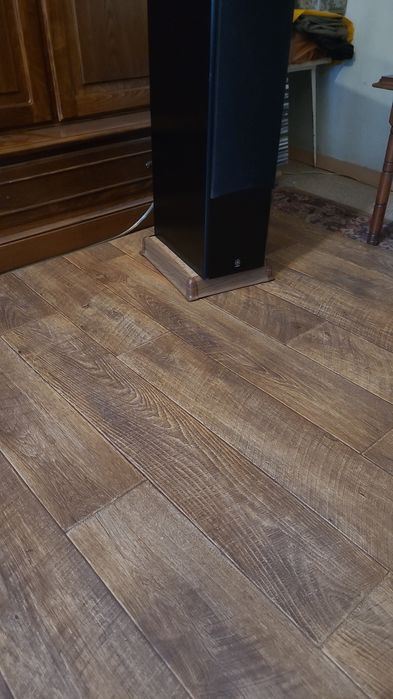 Подставка, стойка под колонки