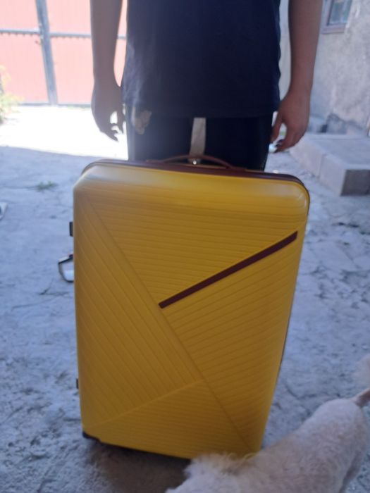 Продам дорожный чемодан.