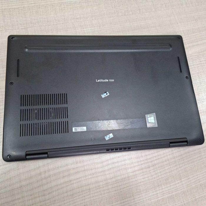 Dell noutbuk sotiladi: 16 GB RAM, 240 GB NVME M2, 14", Core i5 EVO