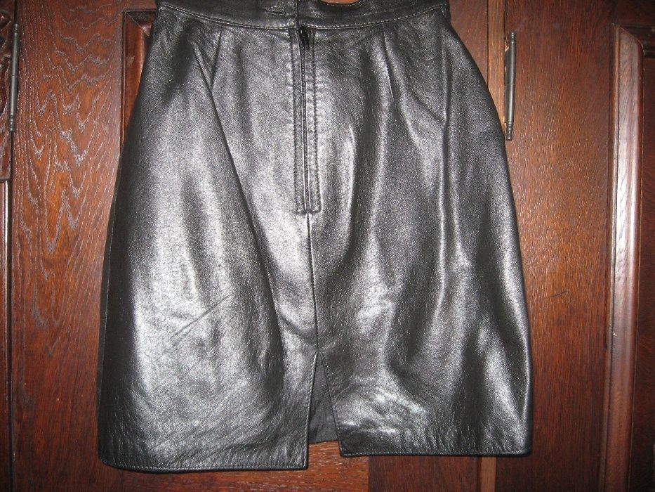 Fuste diferite modele si culori confectionate din piele naturala